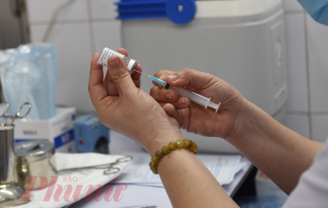 Bộ Y tế yêu cầu xác minh lý do 18 trẻ bị tiêm nhầm vắc xin Pfizer