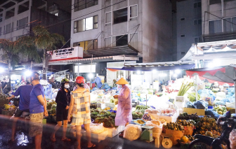 Không dẹp chợ tự phát quanh chợ đầu mối Bình Điền, chủ tịch phường sẽ phải chịu trách nhiệm