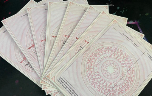 Bình Dương: Tạm giữ hình sự nhóm làm giả sổ đỏ, lừa đảo chiếm đọat hơn 2,5 tỷ đồng