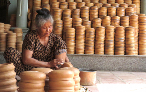 Làng nồi đất hối hả vào mùa vụ Tết