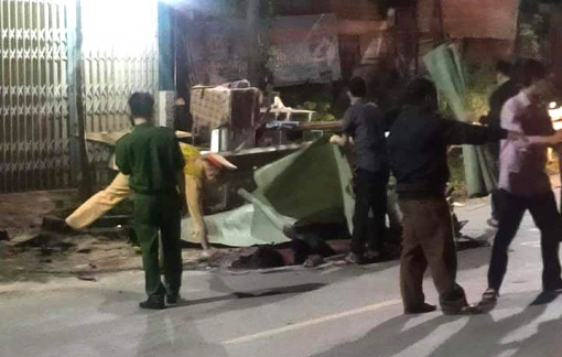 2 xe máy đấu đầu, 3 học sinh tử vong giữa đêm