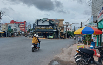 “Lốm đốm” vùng xanh, miền Tây "loay hoay" chống dịch