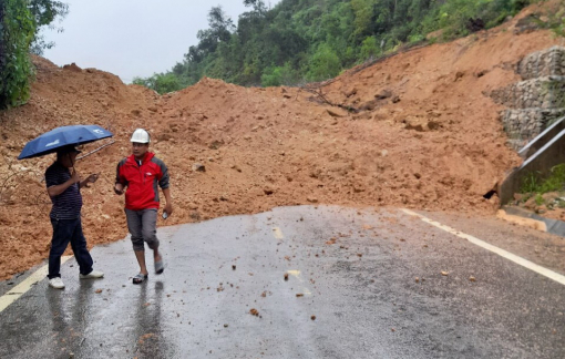 Sạt lở khiến đường nối Đà Lạt - Nha Trang bị tắc