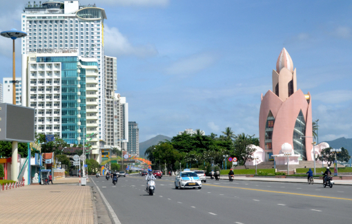 Khánh Hòa cho phép mở cửa các dịch vụ bar, karaoke, phòng trà, mát-xa, trò chơi điện tử...