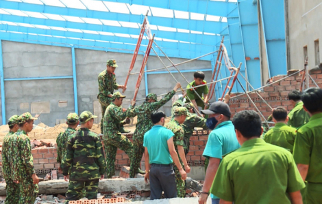 Vụ sập tường làm 7 người chết, Vĩnh Long cách chức một phó ban