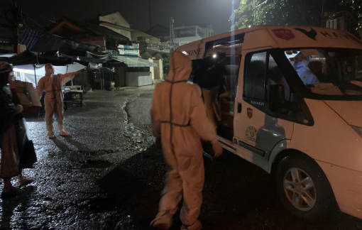 Xuyên đêm cùng “biệt đội” PUN 75 trên tuyến đầu chống dịch COVID-19