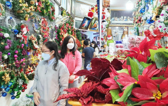 Sức mua sản phẩm trang trí Noel thấp, giá tăng cao