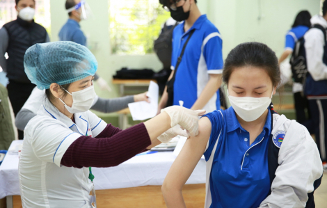 Hơn 300.000 học sinh Hà Nội vào đợt tiêm chủng gấp rút