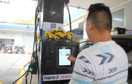 Xăng có thể giảm hơn 1.000 đồng/lít vào ngày mai, 25/11