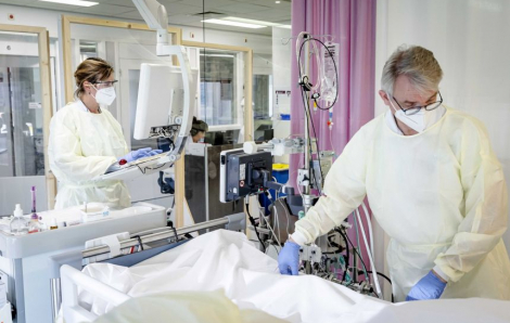 Bệnh viện Hà Lan hoãn hóa trị, cấy ghép nội tạng do ca nhiễm COVID-19 tăng kỷ lục