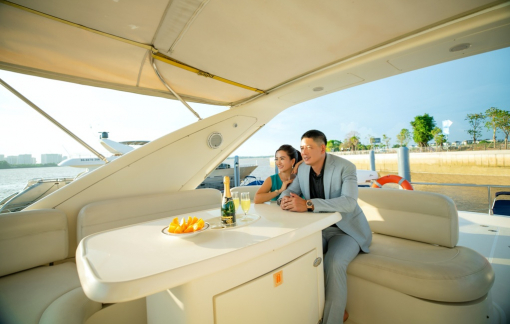 Bình Minh, Anh Thơ tận hưởng chuyến “nghỉ dưỡng” bằng du thuyền ở Aqua City