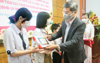 Him Lam Land tài trợ 1.000 máy tính bảng cho học sinh, sinh viên nghèo và mồ côi vì COVID-19