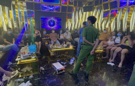 Phát hiện 19 nam thanh nữ tú đang phê ma tuý trong quán karaoke giữa mùa dịch