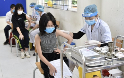Hà Nội triển khai tiêm vắc xin cho học sinh khối 7-8