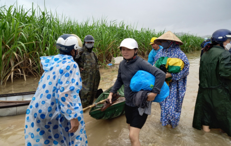 Phú Yên: nhiều nơi nước ngập cả mái nhà
