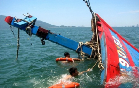 Tàu đánh cá Nghệ An chìm trên biển, 5 ngư dân mất tích
