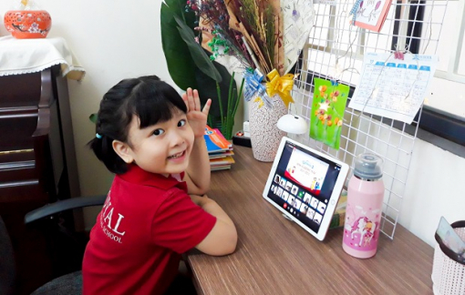 Royal School áp dụng nhiều phương pháp mới trong dạy học sinh lớp Một theo hình thức trực tuyến