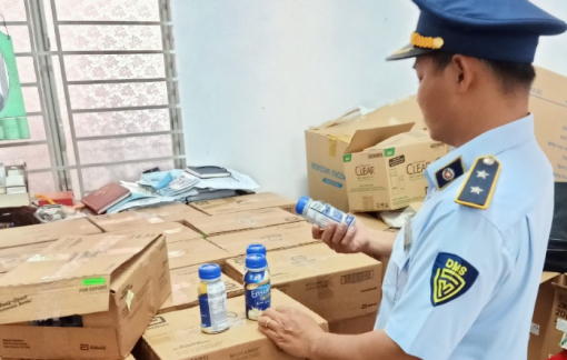 2.400 chai sữa Ensure Gold nghi nhập lậu bị tạm giữ