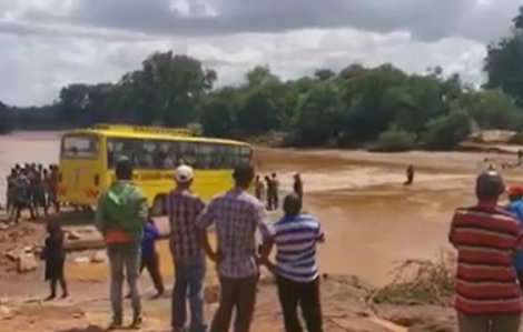 Hơn 20 người chết khi xe đám cưới lao xuống sông ở Kenya