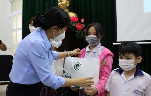 Chương trình "Vòng tay yêu thương" tiếp tục chăm lo cho 8 trẻ em mồ côi đến năm 18 tuổi