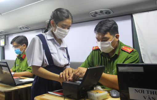 Vì sao Công an TPHCM chưa hoàn thành chỉ tiêu cấp căn cước công dân gắn chip?