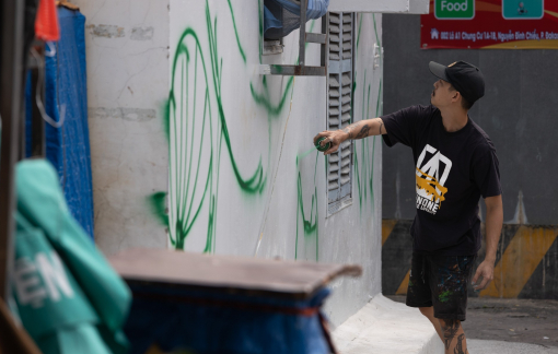 Hoạ sĩ đường phố "phủ" màu cho chung cư Sài Gòn