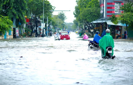 TP. Quảng Ngãi ngập lịch sử, đại biểu "truy" trách nhiệm lãnh đạo sở