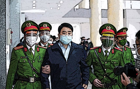 Luật sư của ông Nguyễn Đức Chung xuất trình nhiều tài liệu trước tòa