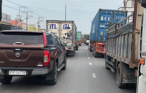 Đèn tín hiệu không hoạt động do bị cắt điện, hàng trăm phương tiện chôn chân