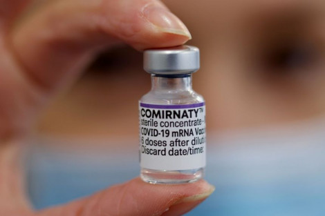 Mũi vắc xin Pfizer thứ 3 làm tăng khả năng chống lại biến thể Omicron