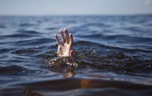 Bà nội mất tích bí ẩn, hai cháu bé tử vong dưới ao