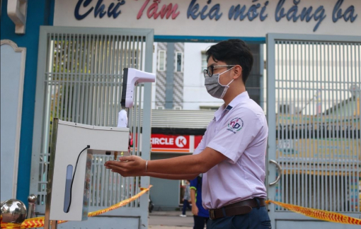 TPHCM: Gần 94% học sinh lớp 12 trở lại trường trong buổi học đầu tiên