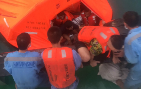 Cứu thành công 17 thuyền viên trên tàu hàng gặp sự cố ở vùng biển Khánh Hòa