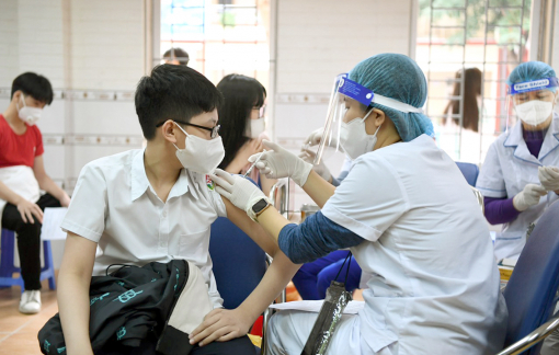 Tiêm vắc xin ngừa COVID-19 để bảo vệ trẻ em trước biến chủng Omicron