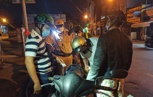 Xuyên đêm theo chân “cú đấm thép” 363 Công an quận Bình Thạnh đi “săn” tội phạm