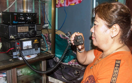 Nhiều tàu cá phải "thả dù" giữa biển để tránh bão số 9