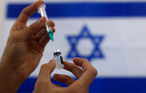 Israel khuyến nghị tiêm vắc xin mũi thứ 4 cho những người trên 60 tuổi