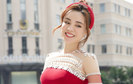 Vy Oanh duyên dáng trong tà áo dài sau khi giảm 20kg