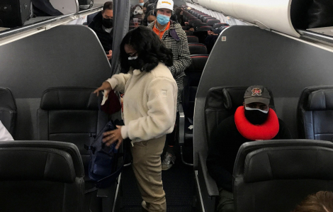 Omicron làm tăng nguy cơ lây nhiễm trên các chuyến bay hơn 2, 3 lần