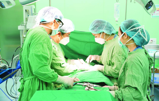 Phẫu thuật tuyến giáp qua... đường miệng
