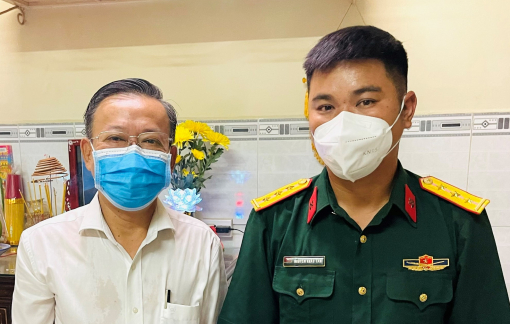 Thăm gia đình cán bộ, đảng viên, người lao động có người thân mất vì COVID-19