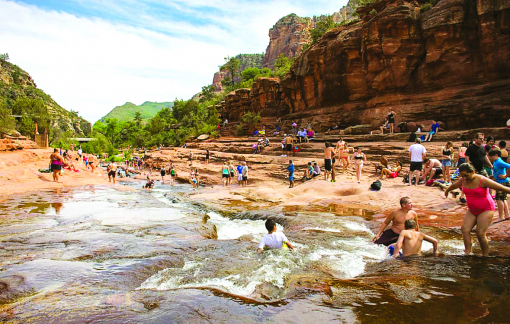 Trượt đá ở công viên Slide Rock