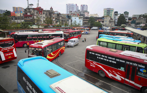 Hà Nội: Cảnh đìu hiu chưa từng có tại các bến xe trong ngày cuối cùng của năm 2021