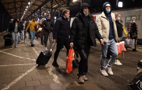 Người dân Hà Lan đổ xô đến Bỉ để mua sắm và nghỉ lễ