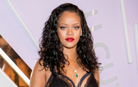 Rihanna không ngại tiết lộ các vấn đề về da