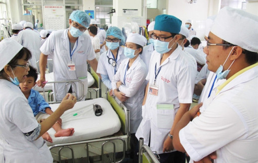 Lãnh đạo bệnh viện đau đầu với chuyện thưởng tết