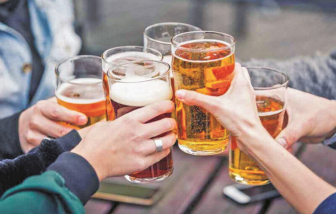 ĐBQH đề xuất tăng thuế tiêu thụ với rượu bia và thuốc lá lên 85%