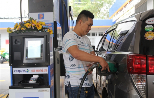 Xăng dầu đồng loạt tăng 600 đồng/lít