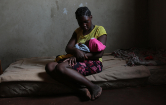 Trẻ em mang thai ở Zimbabwe tăng báo động: Những bà mẹ tuổi 13