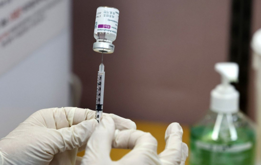 Vắc xin AstraZeneca gây ra tình trạng cột sống hiếm gặp